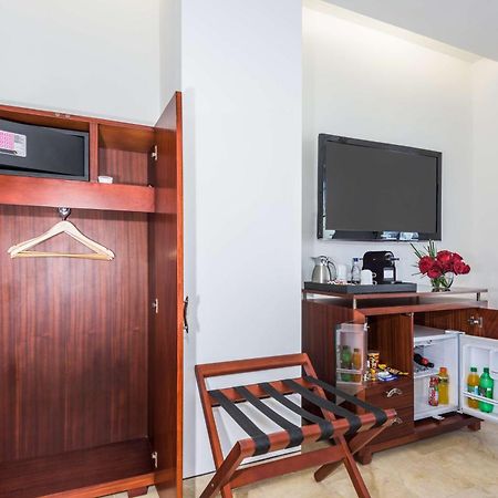 Nh Royal Urban Cartagena Hotell Exteriör bild