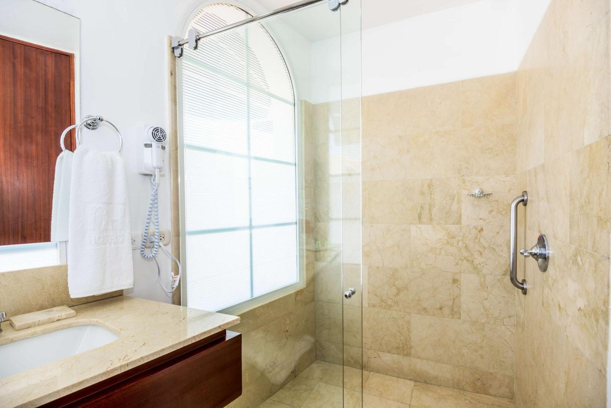 Nh Royal Urban Cartagena Hotell Exteriör bild